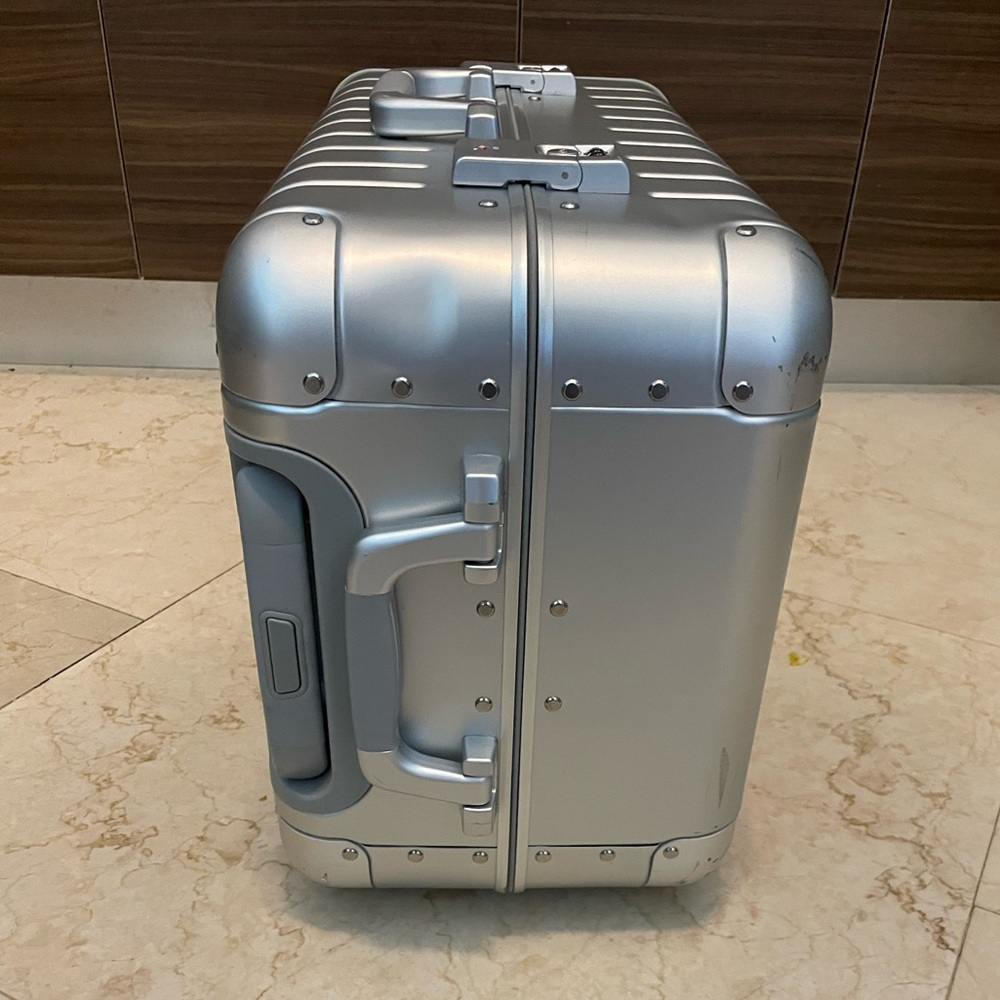 Away Travel Aluminum Edition - The Bigger Carry-On Suitcase - RARE